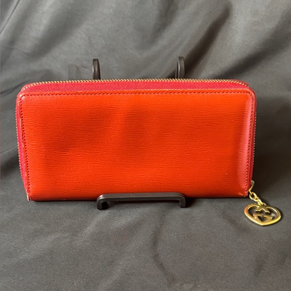 Gucci Red Leather Zippy with Gold Heart Charm Wallet - Picture 2 of 14